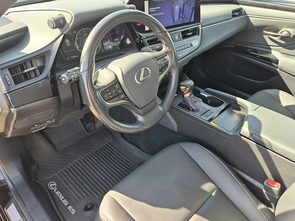 2025 Lexus ES