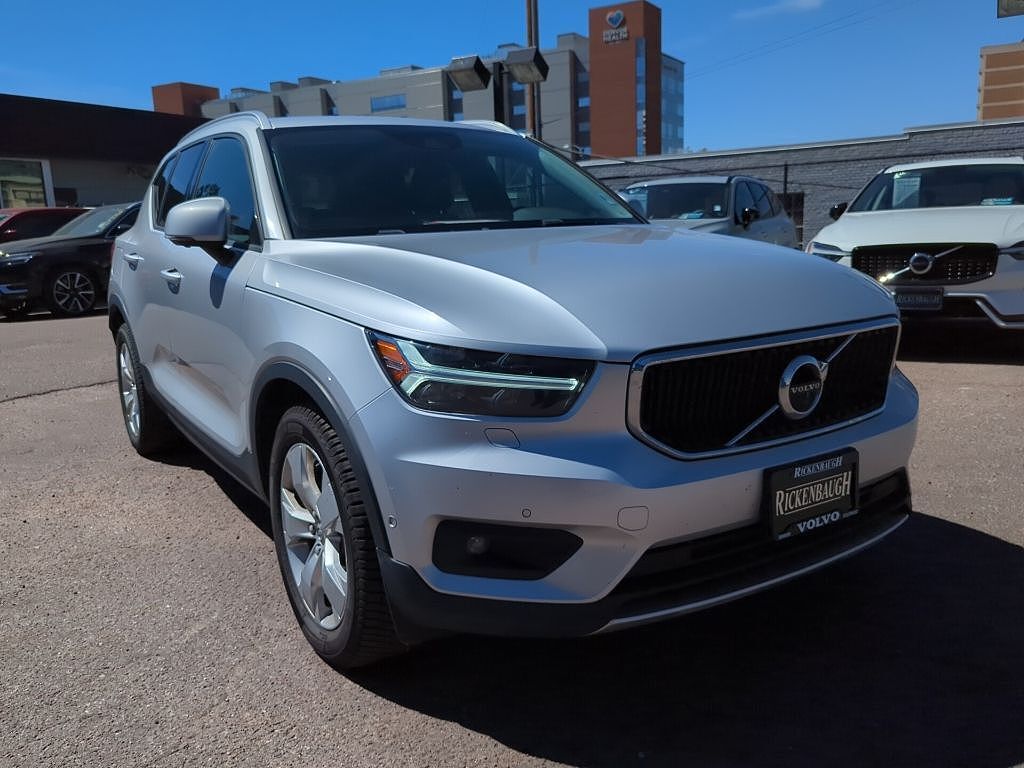 2019 VOLVO XC40