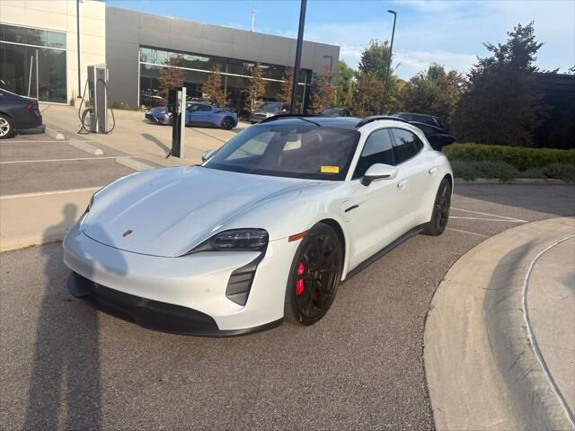 2024 PORSCHE Taycan