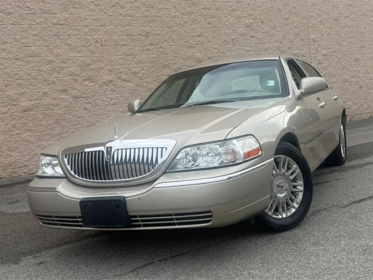 2011 LINCOLN Town Car