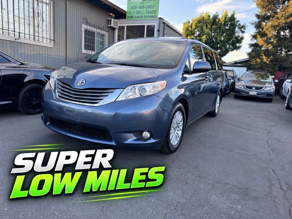 2014 TOYOTA Sienna