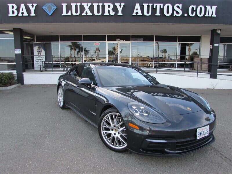 2018 PORSCHE Panamera