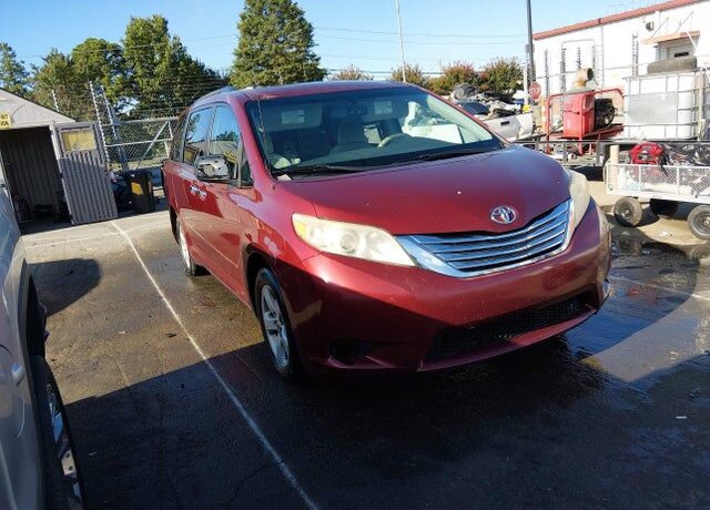 2014 TOYOTA Sienna