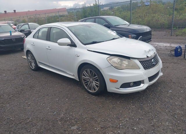 2013 SUZUKI Kizashi
