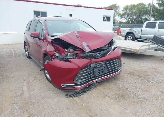 2021 TOYOTA Sienna