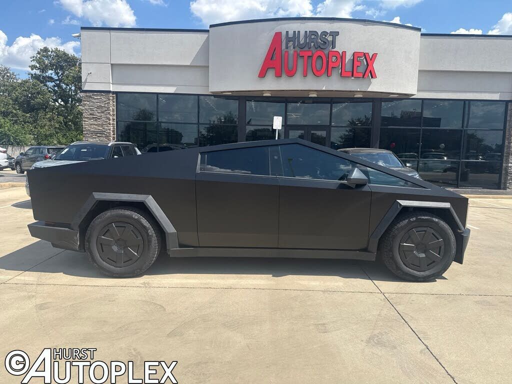 2024 TESLA Cybertruck