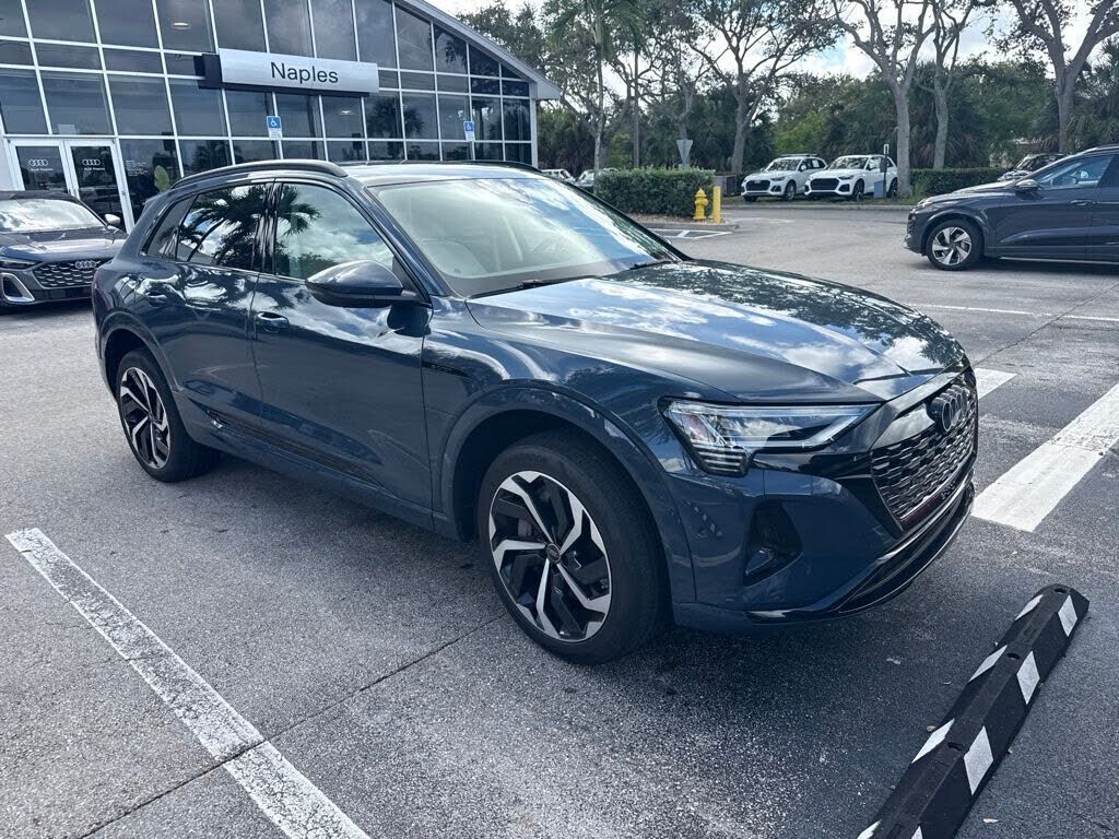 2024 AUDI Q8