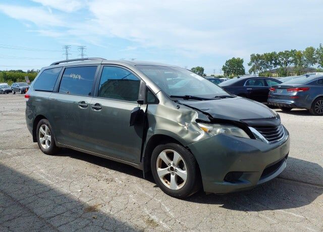 2012 TOYOTA Sienna