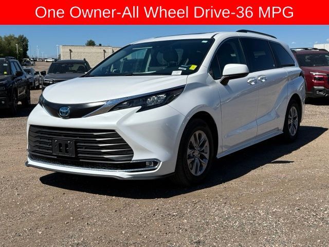 2024 TOYOTA Sienna