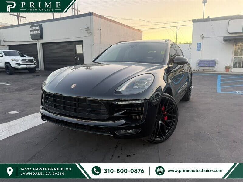 2018 PORSCHE Macan