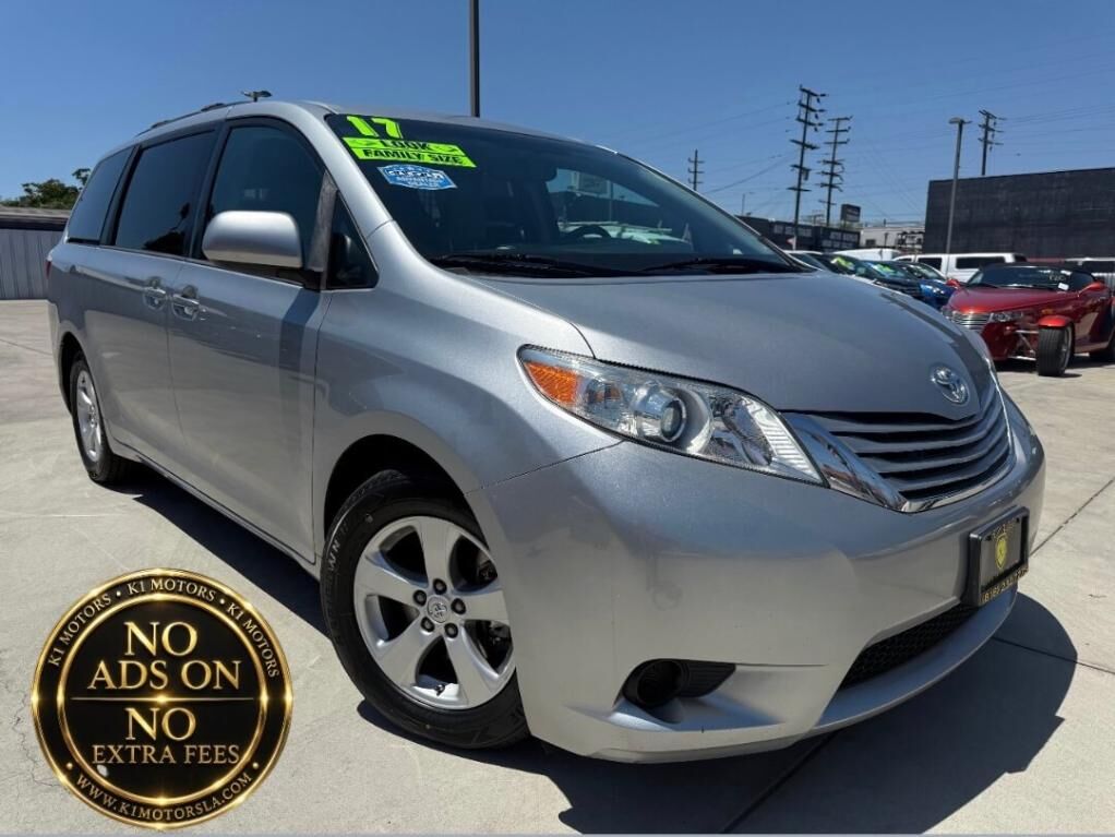 2017 TOYOTA Sienna