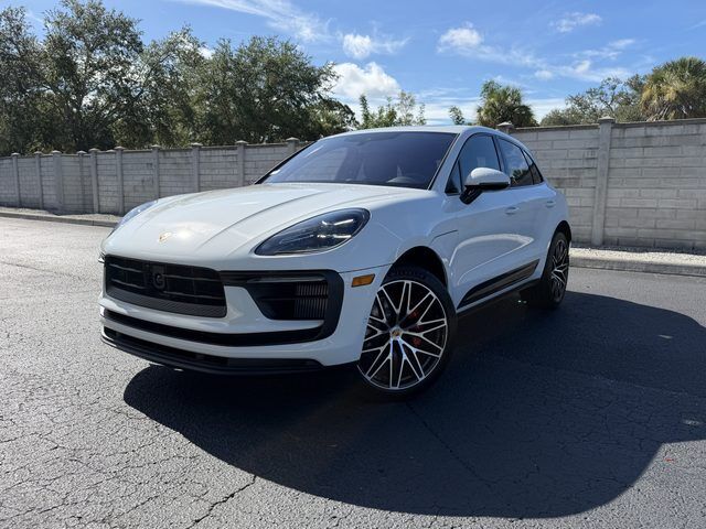 2026 PORSCHE Macan