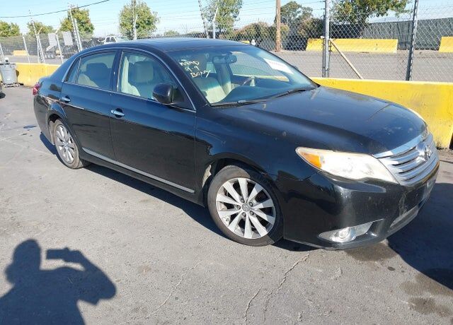 2011 TOYOTA Avalon