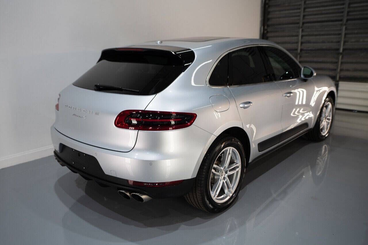 2017 PORSCHE Macan