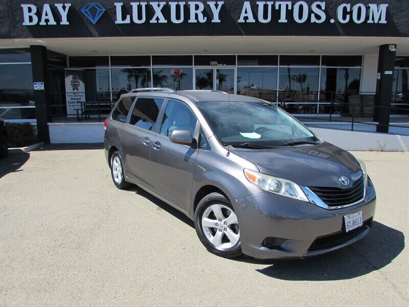 2012 TOYOTA Sienna