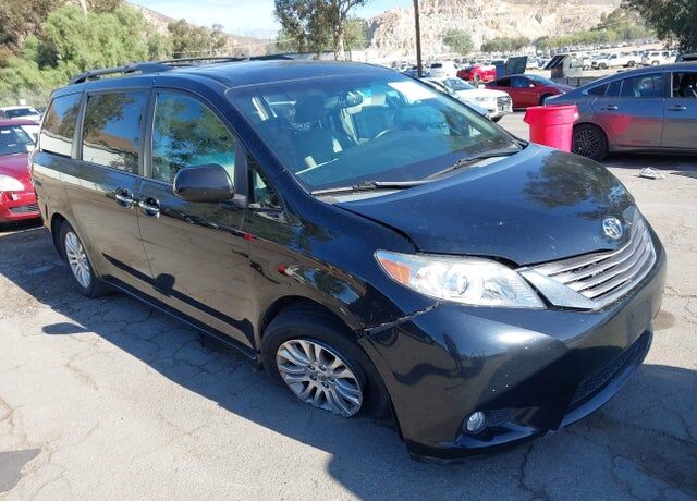 2016 TOYOTA Sienna