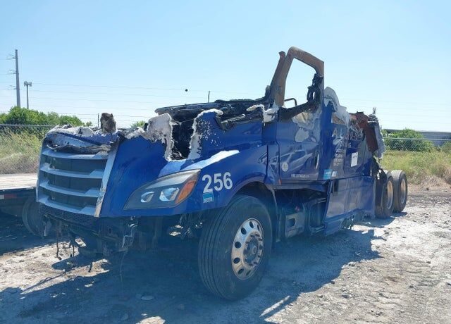 2023 FREIGHTLINER Cascadia