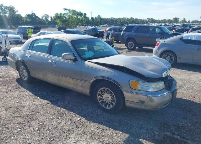 2000 LINCOLN Town Car