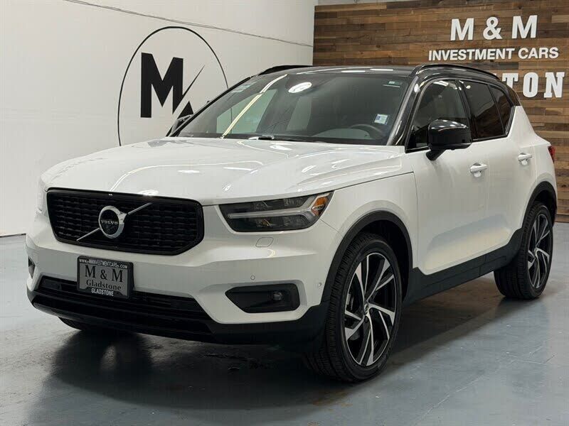 2019 VOLVO XC40
