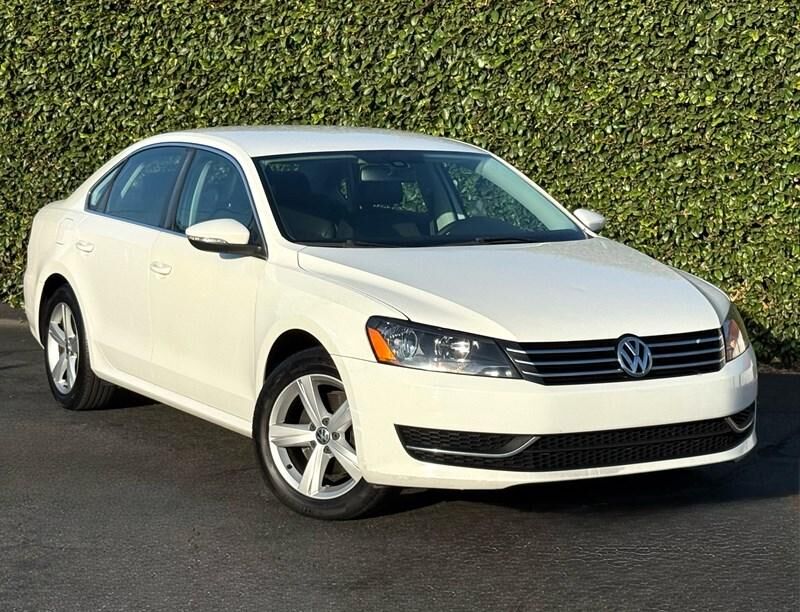 2012 VOLKSWAGEN Passat