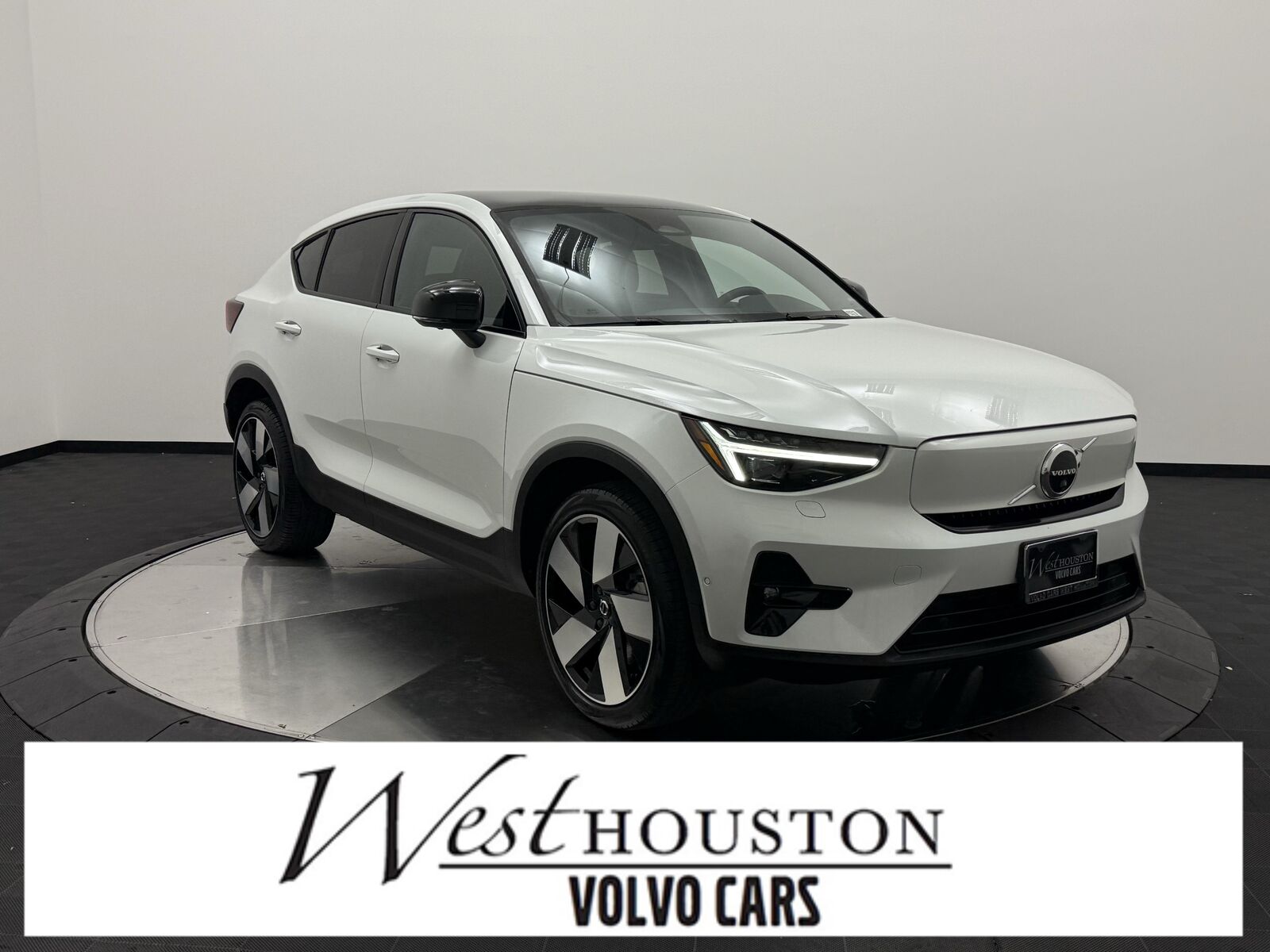 2023 VOLVO C40