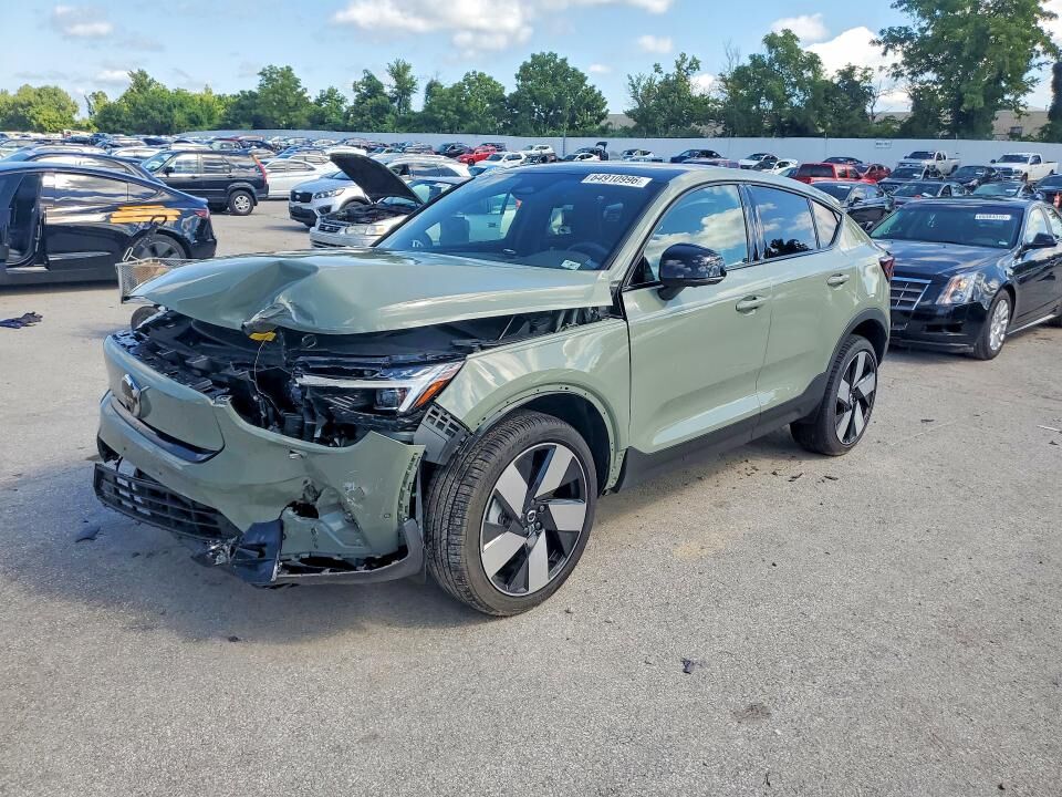 2023 VOLVO C40