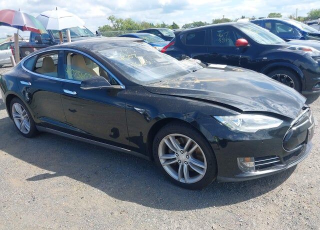 2015 TESLA Model S