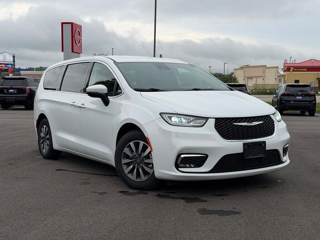 2023 CHRYSLER Pacifica