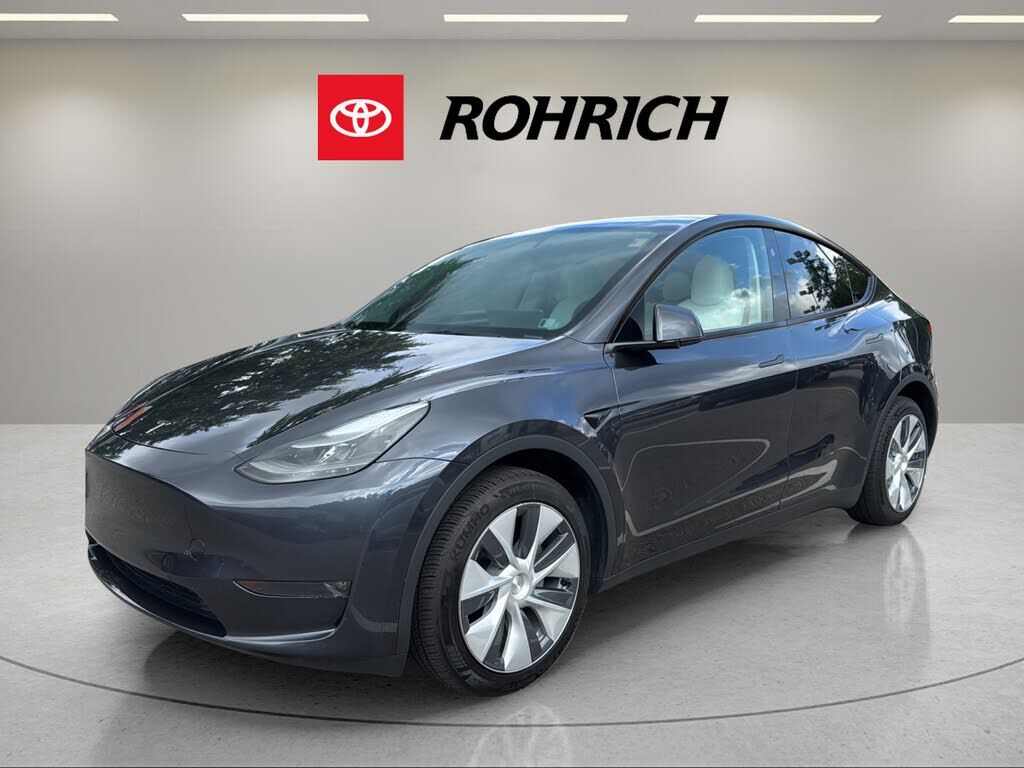 2024 TESLA Model Y
