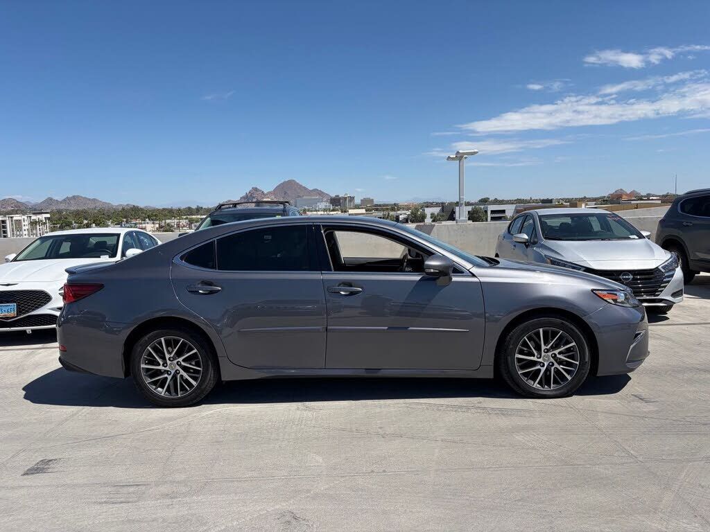 2016 Lexus ES