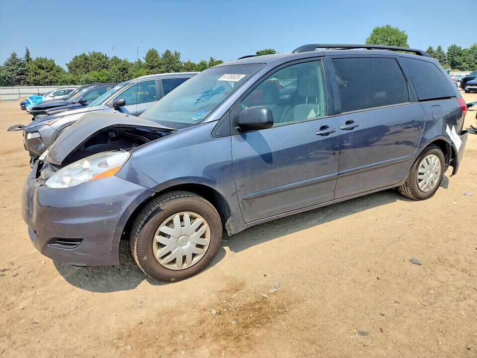 2010 TOYOTA Sienna