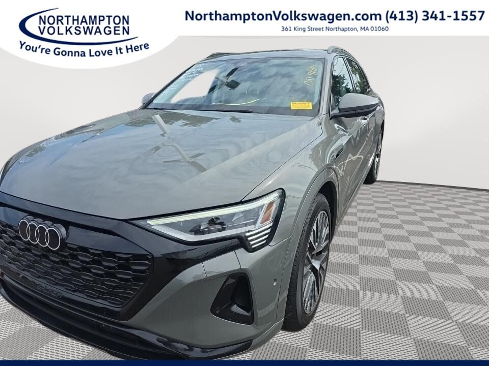 2024 AUDI Q8