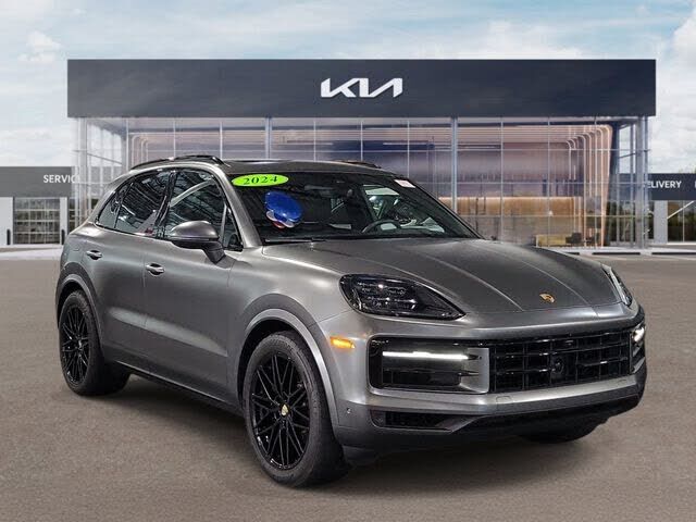 2024 PORSCHE Cayenne