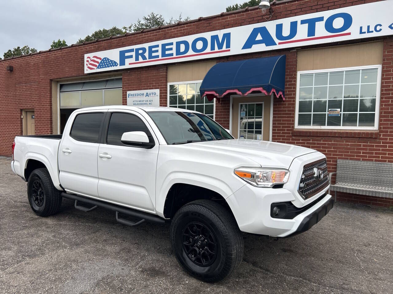 2017 TOYOTA Tacoma
