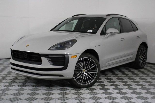 2026 PORSCHE Macan