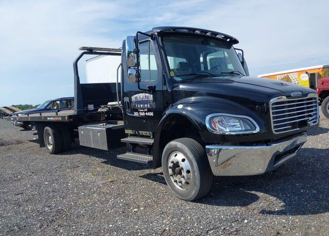 2022 FREIGHTLINER M2