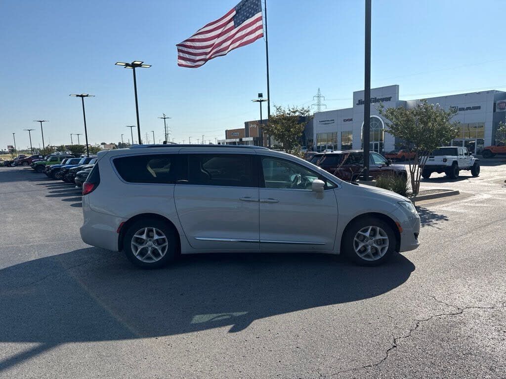 2017 CHRYSLER Pacifica