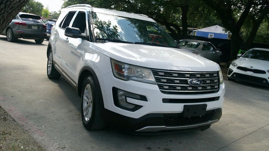 2017 FORD Explorer