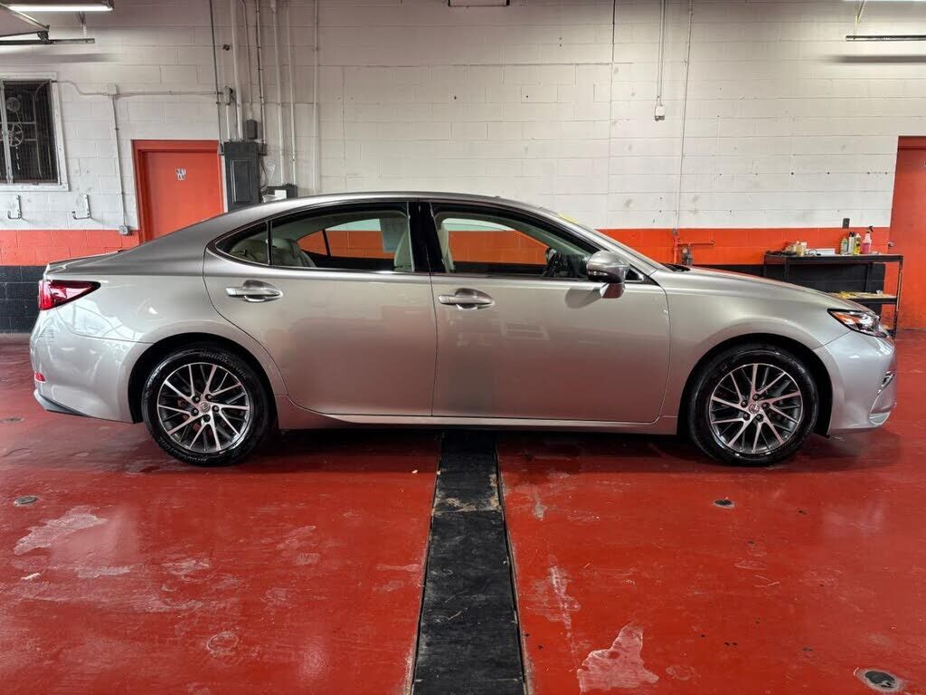 2017 LEXUS ES