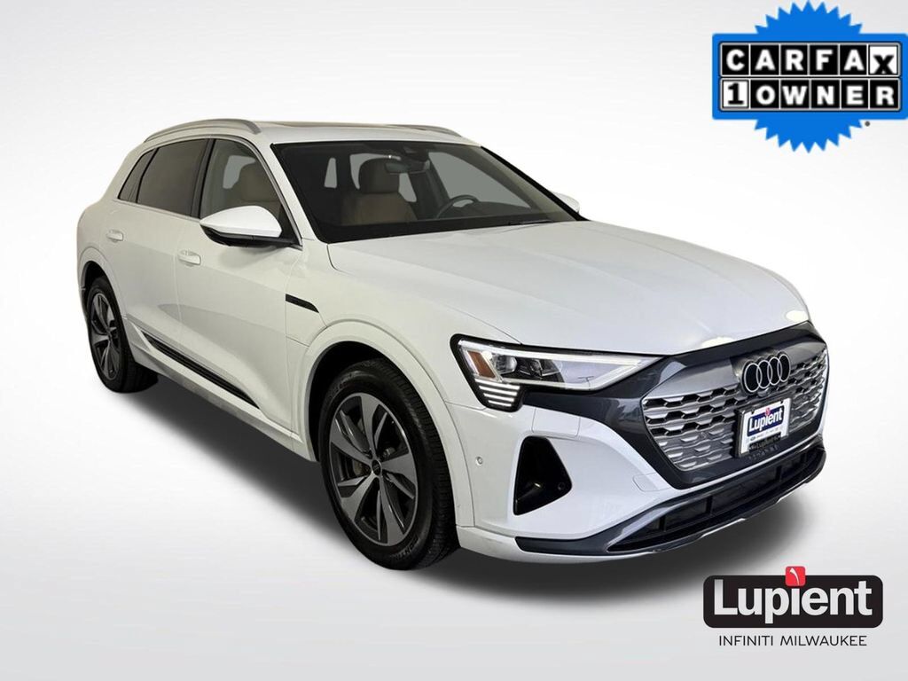 2024 AUDI Q8
