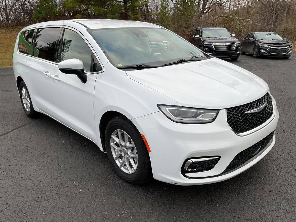 2023 CHRYSLER Pacifica