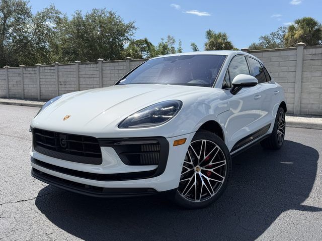 2026 PORSCHE Macan