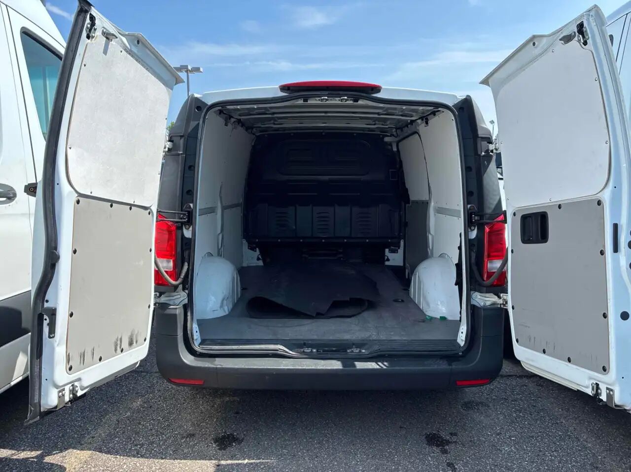2021 Mercedes-Benz METRIS