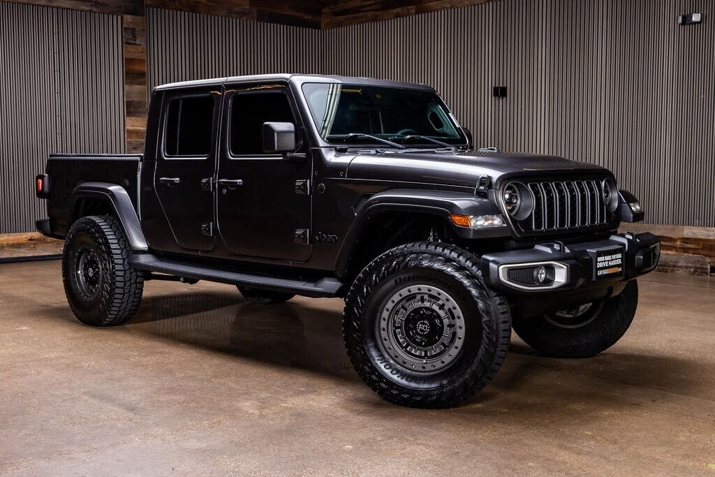 2025 JEEP Gladiator