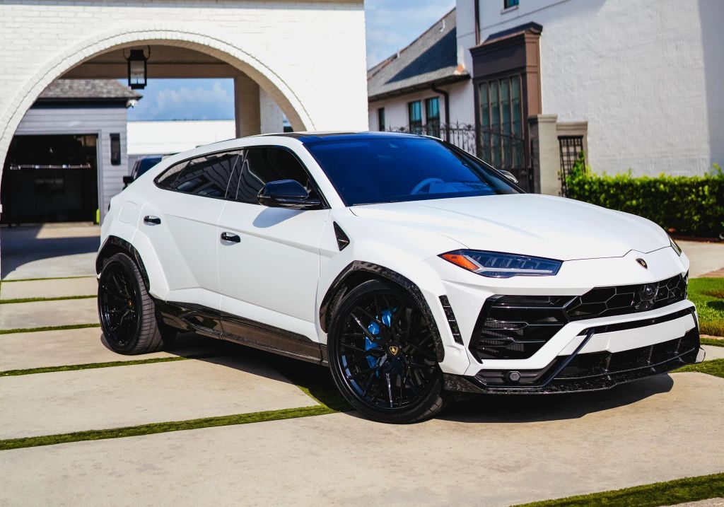 2020 LAMBORGHINI URUS