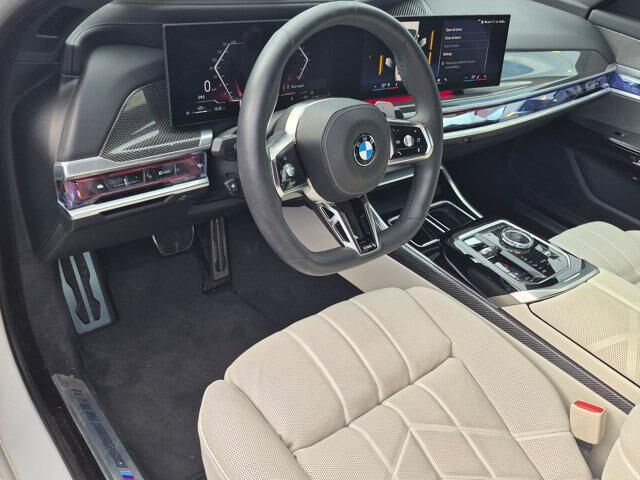 2023 BMW 740i