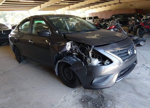 2015 NISSAN Versa