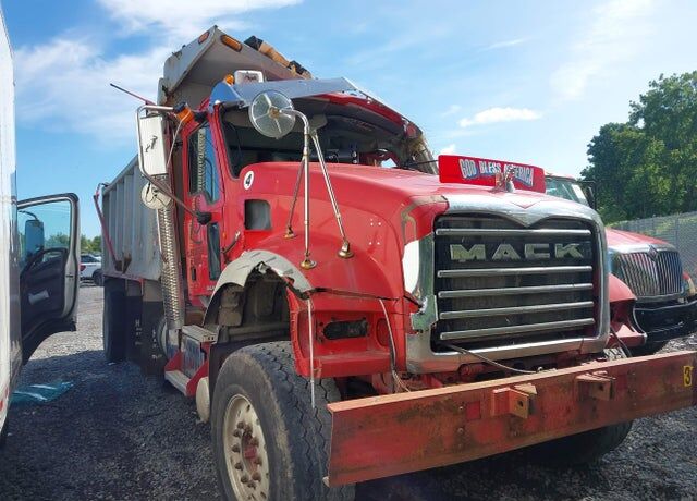 2014 MACK GU
