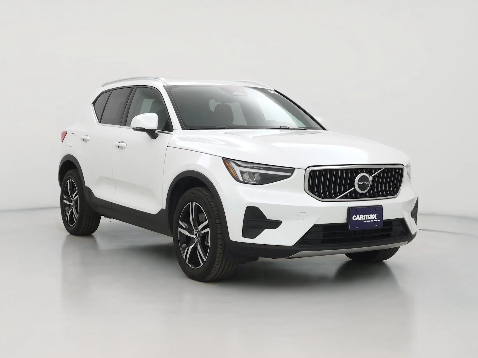 2025 VOLVO XC40