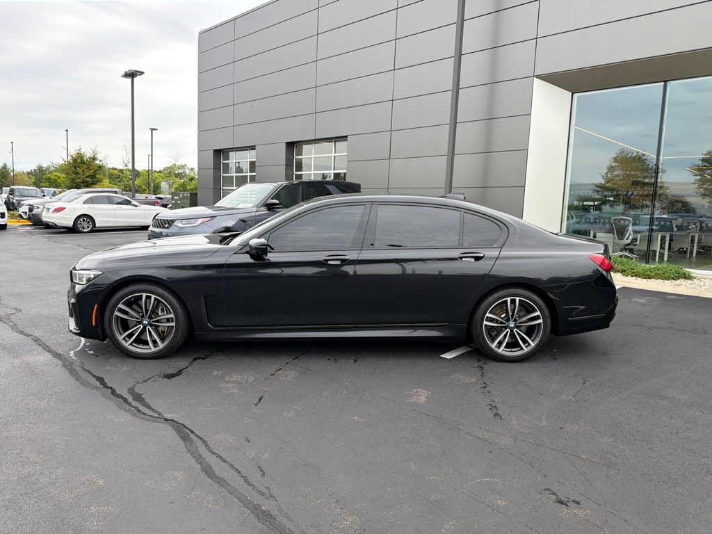 2022 BMW 750i